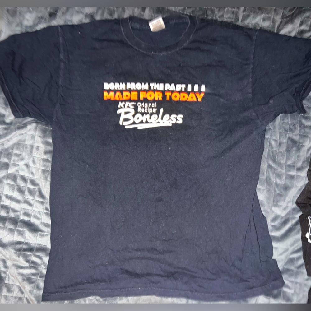 KFC MENS LARGE BLACK BONELESS CHICKEN WORK T SHIRT